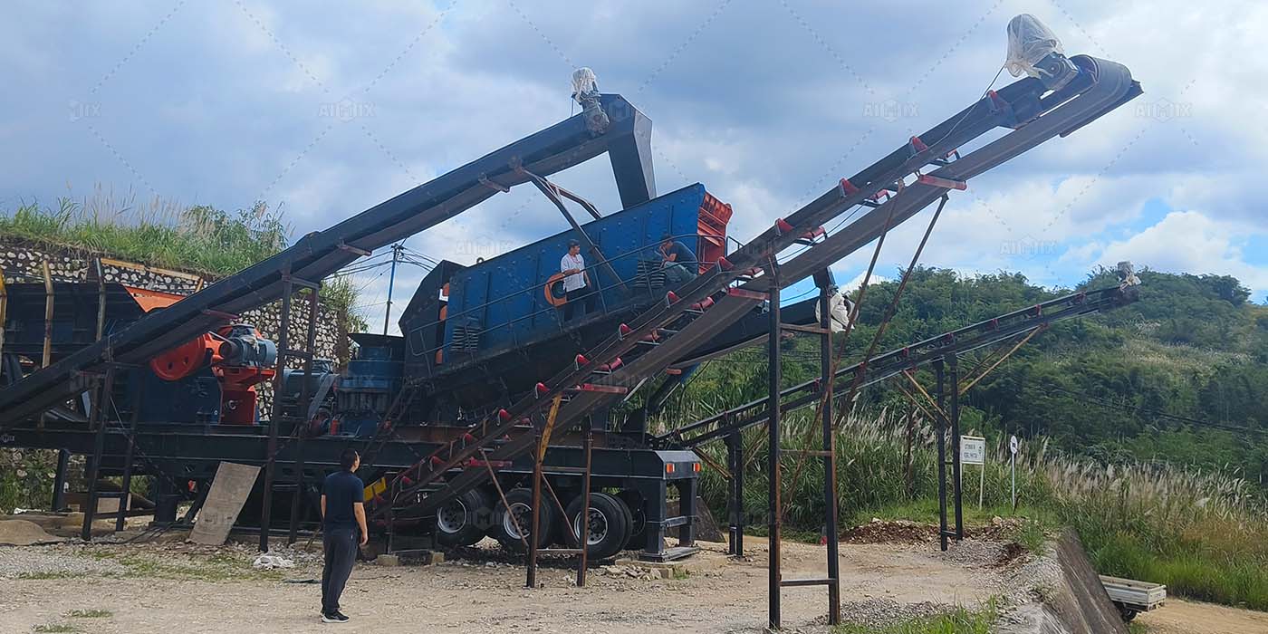 4-in-1 mobile crushing plant for aggregate production in Sukabumi, Middle Java, Indonesia