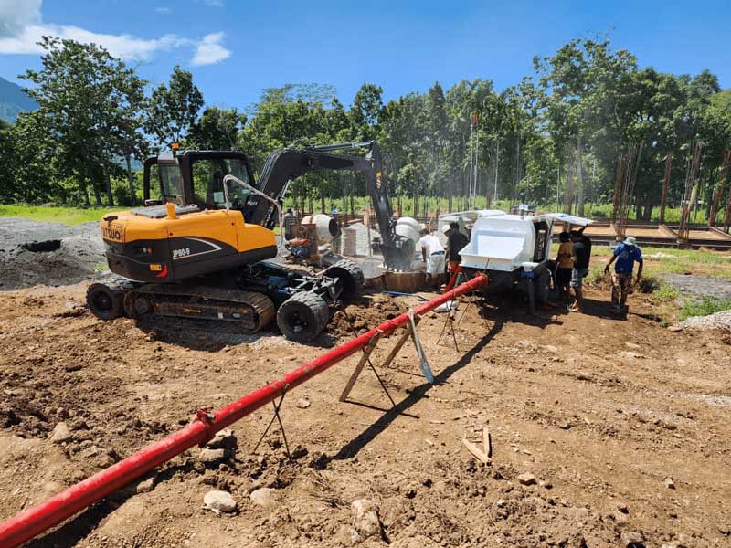 Pompa beton mini trailer 40m³ per jam untuk konstruksi rumah di Kupang, Indonesia