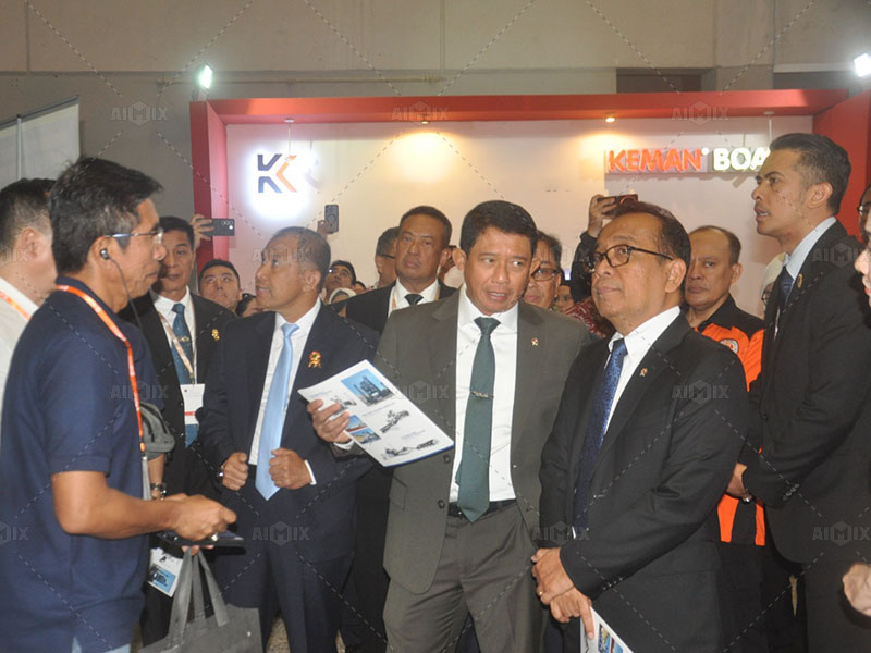 Minister Pratikno and BNPB Chief Suharyanto Visit AIMIX Booth at ADEXCO 2025